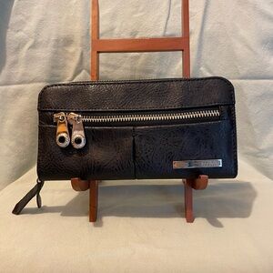 Kenneth Cole Reaction Zip Wallet Oraganizer Black /Green